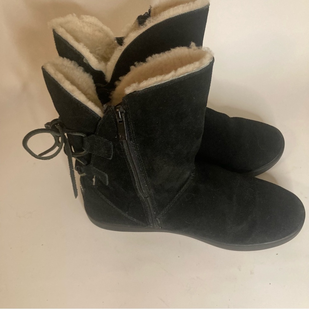 Koolaburra by UGG Shazi Women’s Size 8 Black Women's Suede Back Tie Winter Boots
